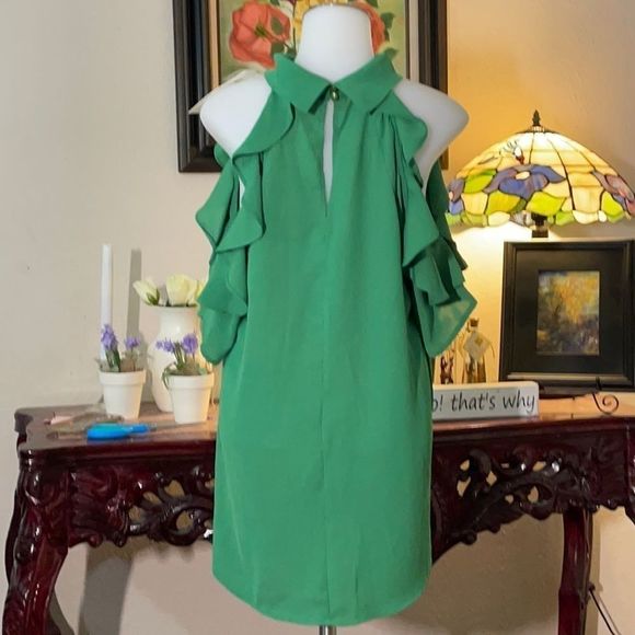 ee:some Sleeveless top - Picture 1 of 5